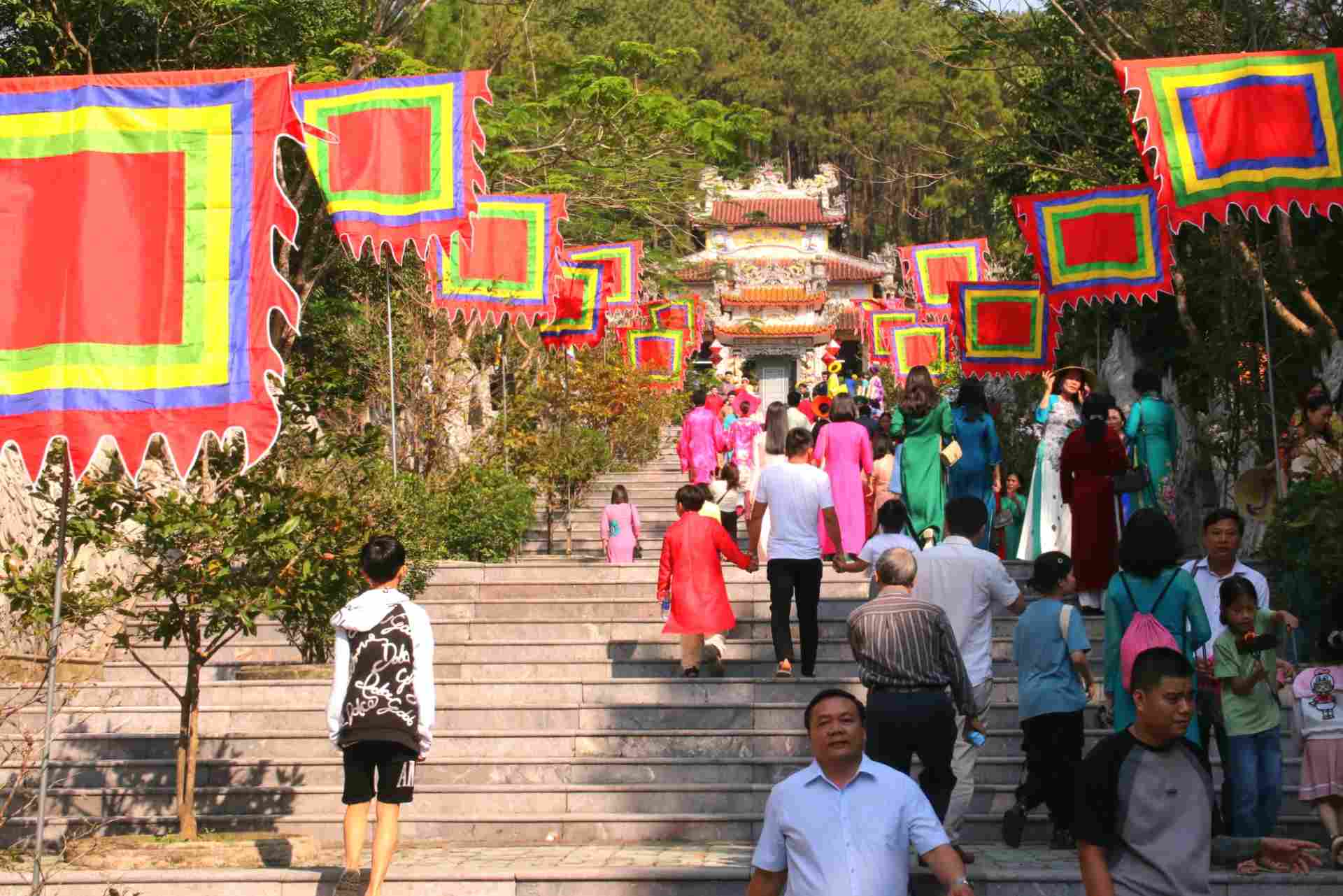 “Đầu xuân năm mới đến với lễ hội mong cầu gia đình sức khoẻ, hạnh phúc được nhiều may mắn trong cuộc sống. Mong cho người dân có một năm mới an lành, công việc hanh thông”.