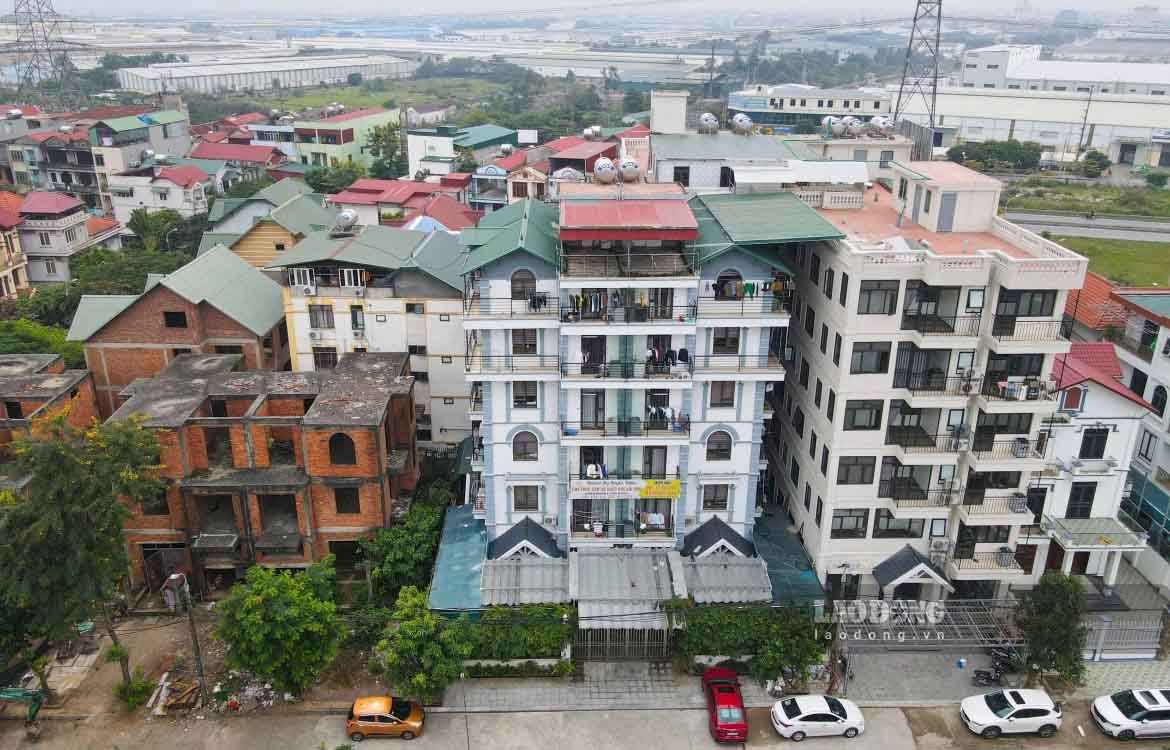 Trước thực trạng trên, Văn phòng UBND tỉnh Bắc Ninh vừa ban hành văn bản truyền đạt ý kiến chỉ đạo của Chủ tịch UBND tỉnh yêu cầu khẩn trương tổ chức thực hiện kiểm tra, xử lý triệt để vi phạm về trật tự xây dựng tại Khu nhà ở Hoàn Sơn.