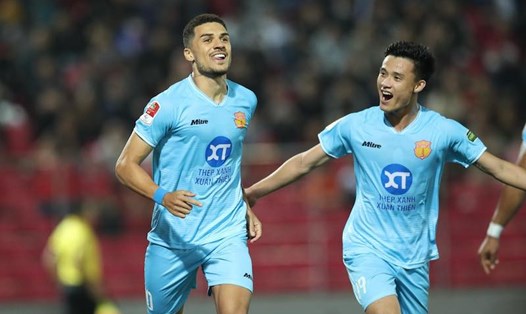 Câu lạc bộ Nam Định củng cố ngôi đầu bảng V.League 2023-2024. Ảnh: NĐFC