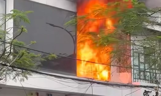 Cháy lớn ở căn nhà trên phố Hai Bà Trưng (Hải Phòng). Ảnh: Người dân cung cấp