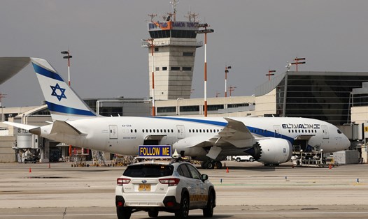 Nghi ngờ có sự can thiệp từ bên ngoài, phi hành đoàn trên chiếc máy bay của Israel đã từ chối tuân theo chỉ dẫn và thoát khỏi vụ cướp máy bay từ tin tặc. Ảnh: AFP