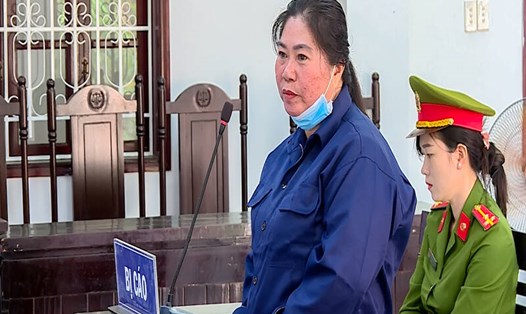 Bị cáo Nguyễn Thị Tuyết Sương tại Tòa án Nhân dân tỉnh Vĩnh Long. Ảnh: Công an cung cấp. 