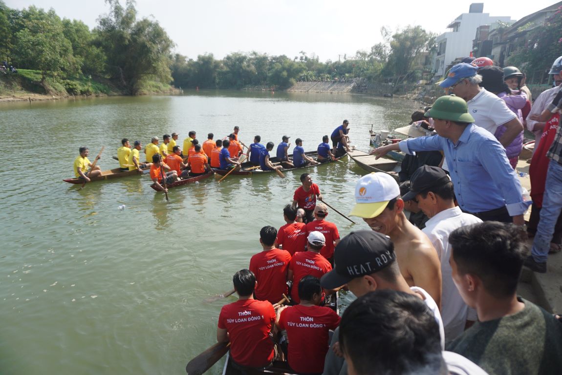 Ngày 19.2 (tức mùng 10 tháng Giêng Âm lịch) tại khu vực sông Túy Loan (xã Hòa Phong, huyện Hòa Vang, Đà Nẵng) đã diễn ra hội đua thuyền truyền thống. Đây là hoạt động nằm chuỗi sự kiện của lễ hội đình làng Túy Loan.