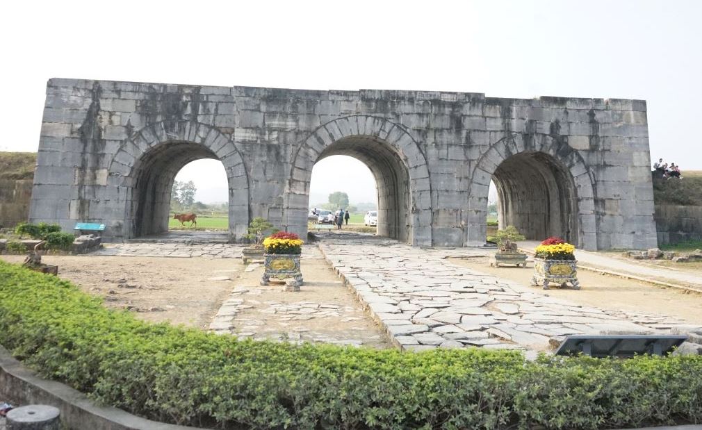 Thành nhà Hồ (ở huyện Vĩnh Lộc, Thanh Hóa) - một công trình kỳ vĩ bằng đá cách đây hơn 600 năm. Ảnh: Quách Du