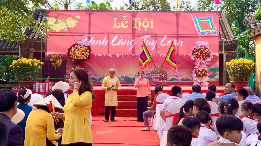 Người dân Túy Loan tự hào lễ hội đình làng truyền thống. Ảnh: Trần Thi