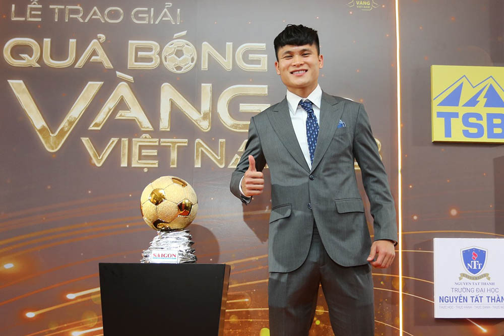 Với phong độ chói sáng trong màu áo Hà Nội FC và đội tuyển Việt Nam, tiền đạo Phạm Tuấn Hải được đánh giá có nhiều khả năng giành danh hiệu Quả bóng vàng nam.