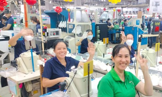 Công nhân Công ty TNHH Changshin Việt Nam hăng hái lao động sản xuất ngay từ đầu năm. Ảnh: Hà Anh Chiến