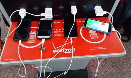 Du khách không nên sử dụng ổ sạc công cộng tại sân bay, khách sạn và địa điểm du lịch... Ảnh: WikiMedia Commons