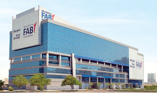 Ngân hàng First Abu Dhabi của UAE bắt đầu đóng tài khoản của các công ty và cá nhân Nga. Ảnh: Gulf Today