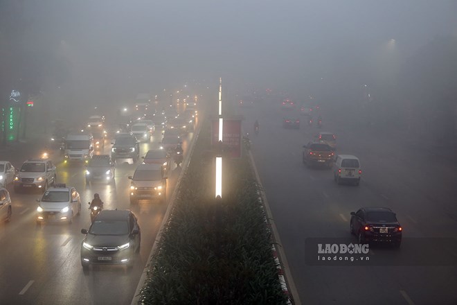 Lý giải nguyên nhân bầu trời Hà Nội trắng xóa sương mù như Sa Pa