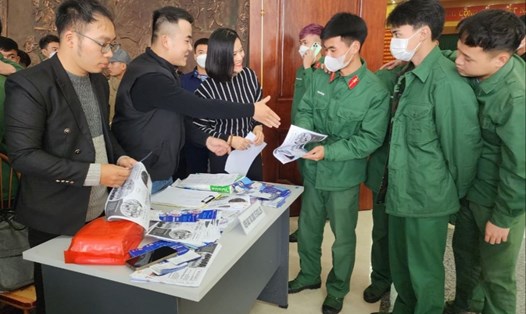 Hơn 700 quân nhân tại Ninh Bình sau khi hoàn thành nghĩa vụ quân sự trở về địa phương được tư vấn, giới thiệu việc làm. Ảnh: Nguyễn Trường