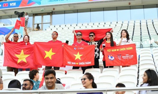 Cổ động viên Việt Nam tại Asian Cup 2023. Ảnh: Quỳnh Anh