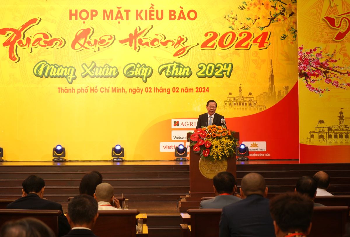 Ông Phan Văn Mãi - Chủ tịch UBND TPHCM phát biểu tại buổi gặp gỡ kiều bào chiều ngày 2.2. Ảnh: Phương Ngân