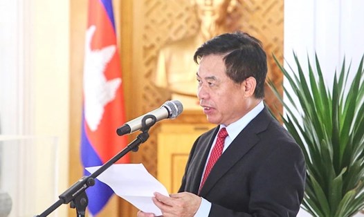 Đại sứ Nguyễn Huy Tăng, Bí thư Đảng ủy tại Campuchia, phát biểu tại lễ kỷ niệm. Ảnh: TTXVN

