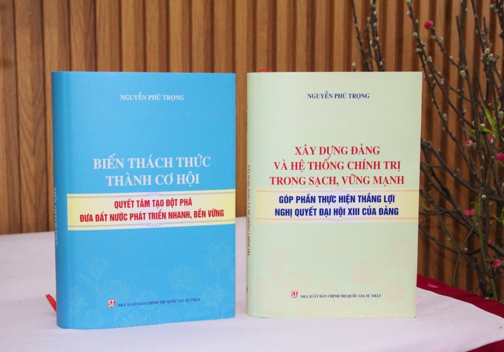 Hai cuốn sách của Tổng Bí thư Nguyễn Phú Trọng vừa được xuất bản. Ảnh: T.Vương