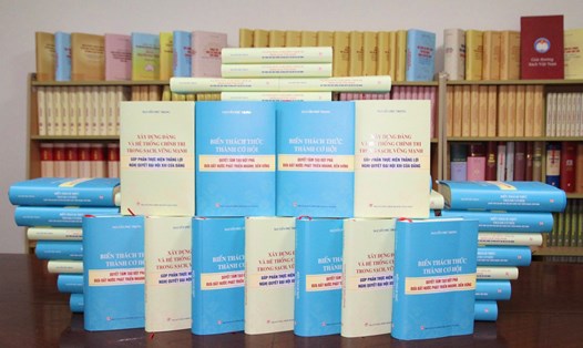 2 cuốn sách của Tổng Bí thư Nguyễn Phú Trọng được xuất bản vào dịp kỷ niệm 94 năm Ngày thành lập Đảng Cộng sản Việt Nam. Ảnh: T.Vương