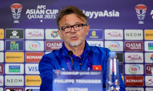 Huấn luyện viên Troussier trong một cuộc họp báo tại Asian Cup 2023. Ảnh: VFF 
