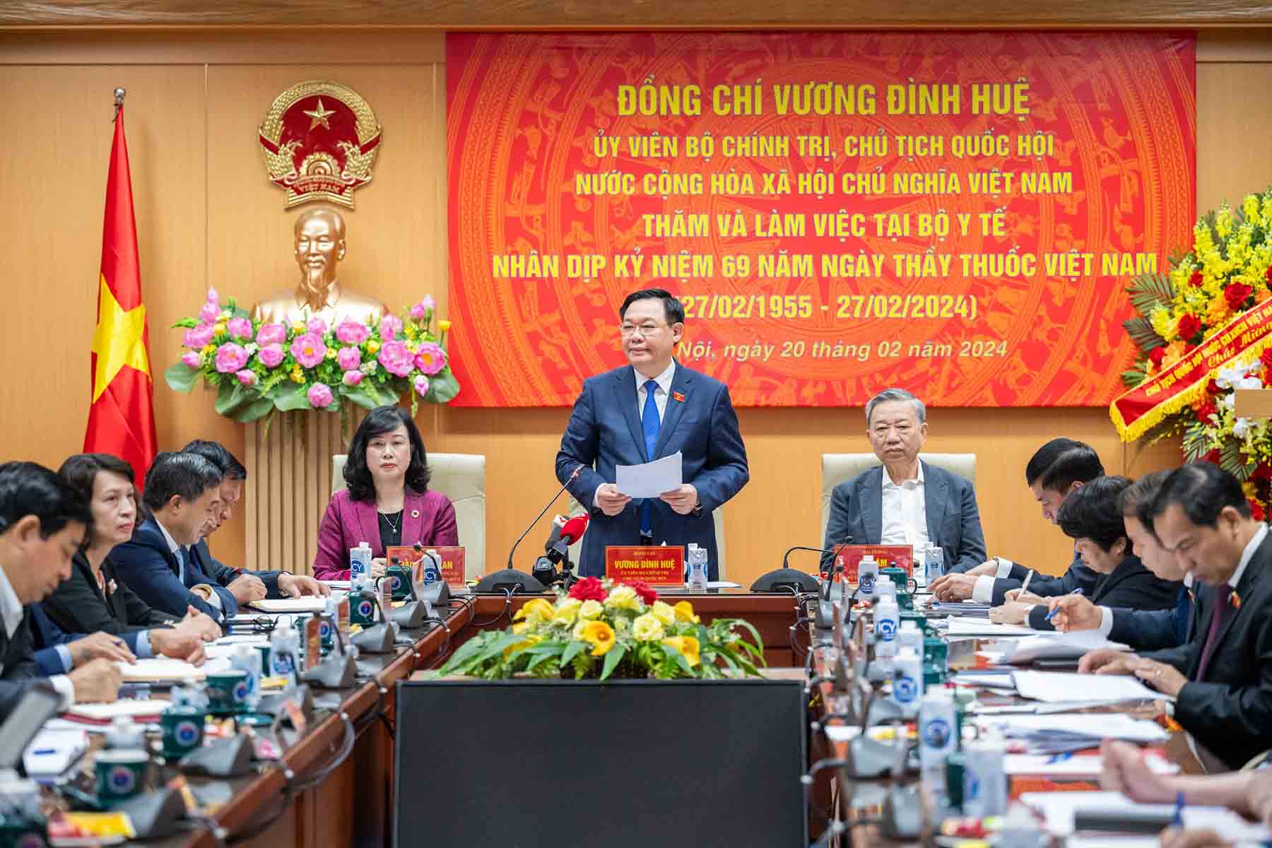 Chủ tịch Quốc hội Vương Đình Huệ chủ trì cuộc làm việc với Bộ Y tế. Ảnh: Hải Nguyễn
