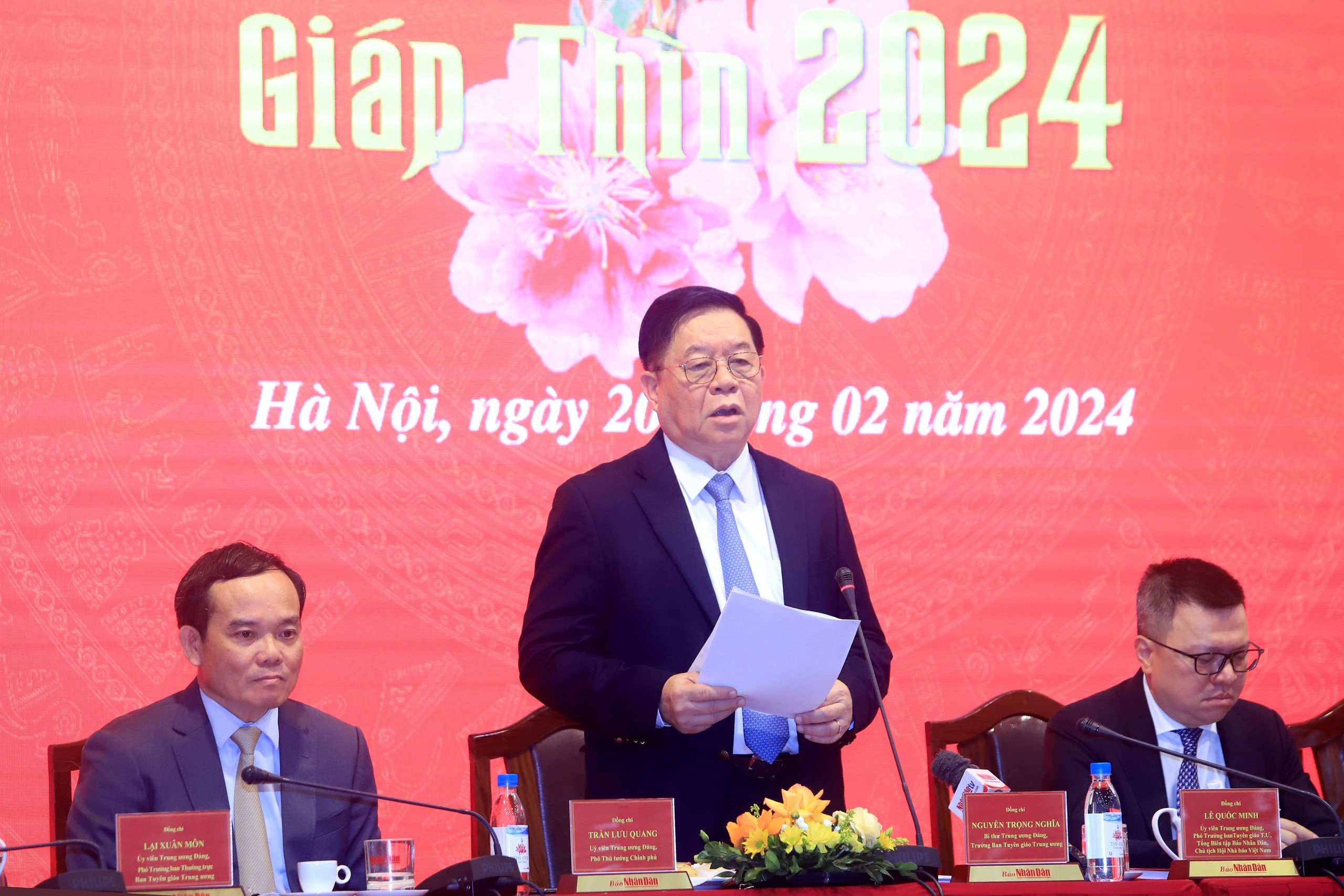 Bí thư Trung ương Đảng, Trưởng Ban Tuyên giáo Trung ương Nguyễn Trọng Nghĩa phát biểu tại Hội nghị. Ảnh: T.Vương