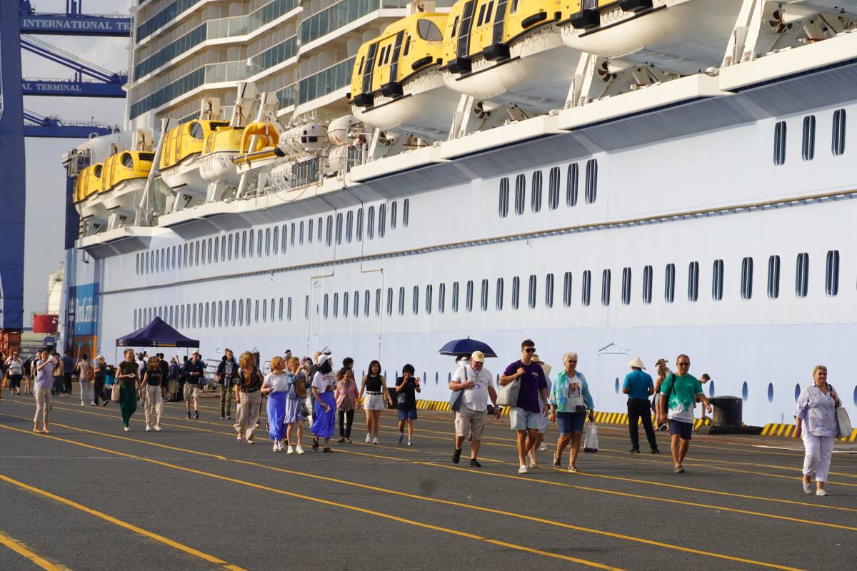 Tàu biển đưa gần 4.500 khách quốc tế cập cảng Cái Mép khám phá Đông Nam Bộ