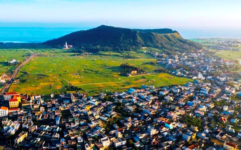 Theo quy hoạch tổng thể về phát triển huyện đảo đến năm 2035, tầm nhìn đến năm 2050, Quảng Ngãi sẽ đưa Lý Sơn trở thành trung tâm du lịch quốc gia. Ảnh: Bùi Thanh Trung