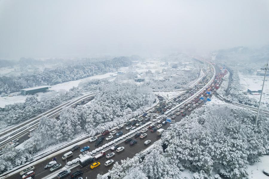 Đường ngập trong tuyết ở Trường Sa, tỉnh Hồ Nam, ngày 22.1.2024. Ảnh: Xinhua
