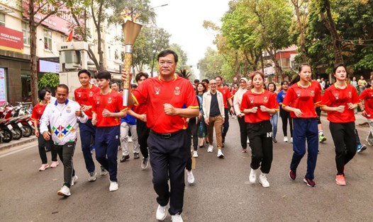 Ông Đặng Hà Việt - Tổng Cục trưởng Tổng cục Thể dục Thể thao tại sự kiện rước đuốc SEA Games 32 diễn ra tại Hà Nội năm 2023. Ảnh: Bùi Lượng