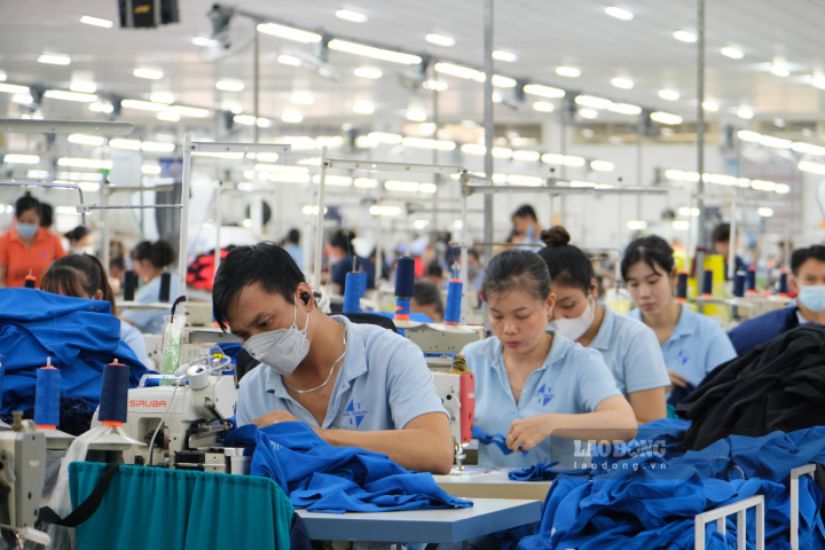 Hoạt động sản xuất của một công ty ở khu vực miền Tây. Ảnh: Phong Linh