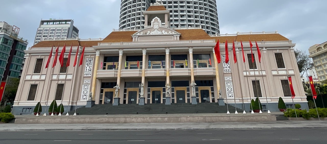 Trung tâm Hội nghị và Nhà khách tỉnh Khánh Hòa tại số 46 đường Trần Phú. Ảnh: Hữu Long