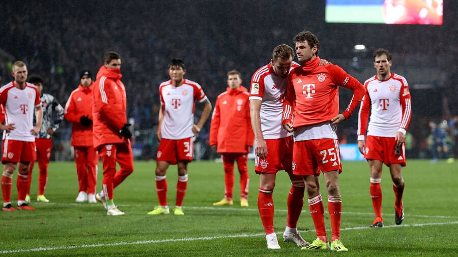 Mùa giải của Bayern Munich đang đứng trước nguy cơ sụp đổ.  Ảnh: AFP 