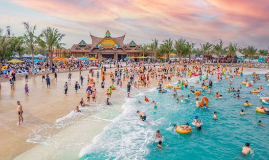 Bộ đôi công viên VinWonders Hà Nội Wave Park và VinWonders Hà Nội Water Park đáp ứng nhu cầu vui chơi giải trí của cư dân với hàng loạt trải nghiệm nghỉ dưỡng lý thú. Ảnh: Thanh Tuyền