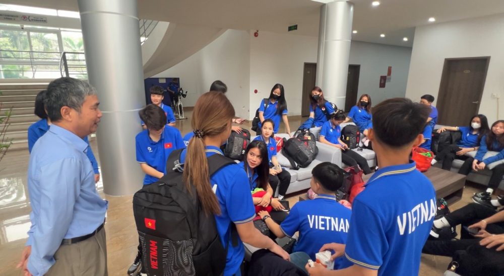U20 nữ Việt Nam di chuyển sang Uzbekistan. Ảnh: VFF