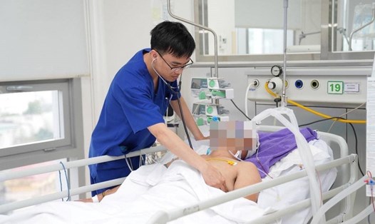 Bệnh nhân đột quỵ điều trị tại Bệnh viện Trung ương Quân đội 108. Ảnh: BVCC