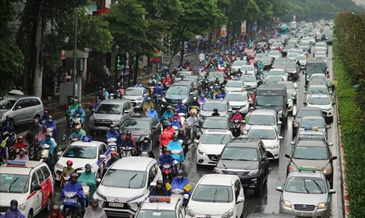Dự báo thời tiết chủ đạo ở Hà Nội trong 10 ngày tới là nhiều mây, mưa nhỏ. Ảnh: Hữu Chánh
