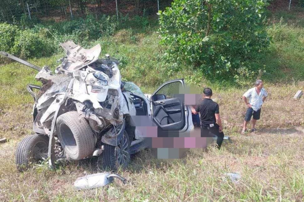 Hiện trường vụ tai nạn kinh hoàng khiến 3 người thiệt mạng ở cao tốc Cam Lộ - La Sơn ngày 18.2.2024. Ảnh: Quảng An.