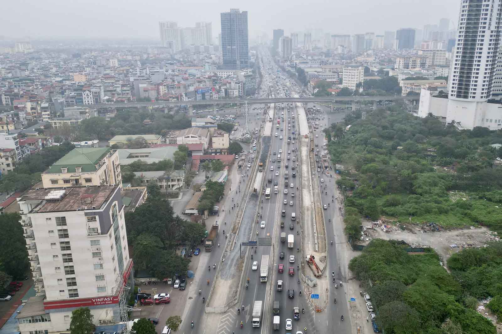 Nhằm tăng năng lực kết nối của cầu Mai Dịch với đường Vành đai 3 trên cao và để giảm ùn tắc, Hà Nội cho xây dựng 2 cầu vượt thép song song với cầu vượt Mai Dịch từ đầu năm 2023. Có tổng mức đầu tư hơn 340 tỉ đồng.
