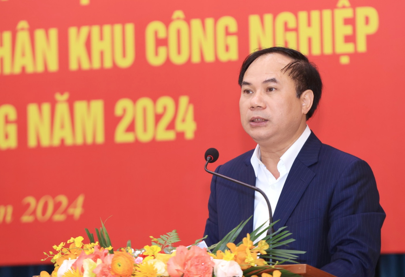 Thứ trưởng Bộ Xây dựng Nguyễn Văn Sinh phát biểu tại hội nghị. Ảnh: Phan Anh