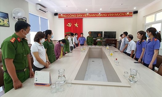 Lực lượng công an tỉnh Đắk Lắk làm việc tại trụ sở CDC tỉnh và bắt giữ, xử lý các bị can trong vụ án. Ảnh: Bảo Trung