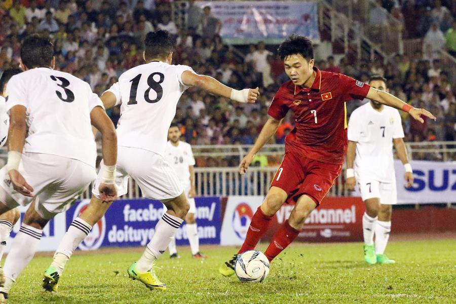 Tiền vệ Xuân Trường (áo đỏ) trong màu áo U23 Việt Nam. Ảnh: Thiên Lộc