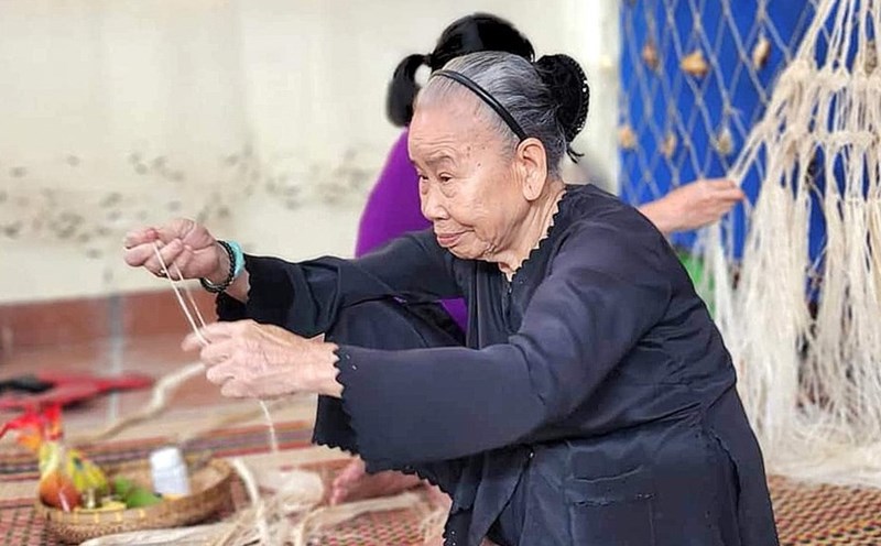 Nghề thủ công truyền thống đan võng ngô đồng ở xã Tân Hiệp, TP Hội An, tỉnh Quảng Nam được đưa vào Danh mục di sản văn hóa phi vật thể quốc gia. Ảnh: Nguyễn Linh