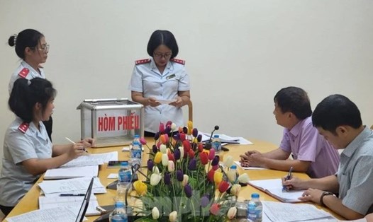 Thanh tra tỉnh Lạng Sơn lựa chọn, bốc thăm ngẫu nhiên danh sách người có nghĩa vụ kê khai, xác minh tài sản, năm 2023. Ảnh: Thanhtra.gov.vn