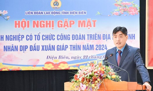 Ông Tẩn Minh Long - Chủ tịch LĐLĐ tỉnh Điện Biên phát biểu tại Hội nghị gặp mặt các doanh nghiệp có tổ chức công đoàn. Ảnh: Thanh Bình