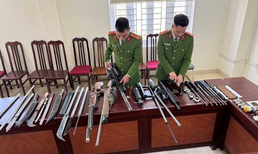 Sau 2 tháng ra quân, Công an TP Hà Nội đã thu hồi hàng nghìn vũ khí, vật liệu nổ, công cụ hỗ trợ và pháo. Ảnh: Công an cung cấp