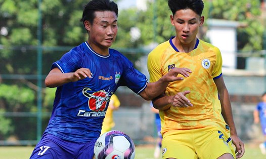 U19 Hà Nội (áo vàng) bị U19 Hoàng Anh Gia Lai cầm hoà. Ảnh: VFF