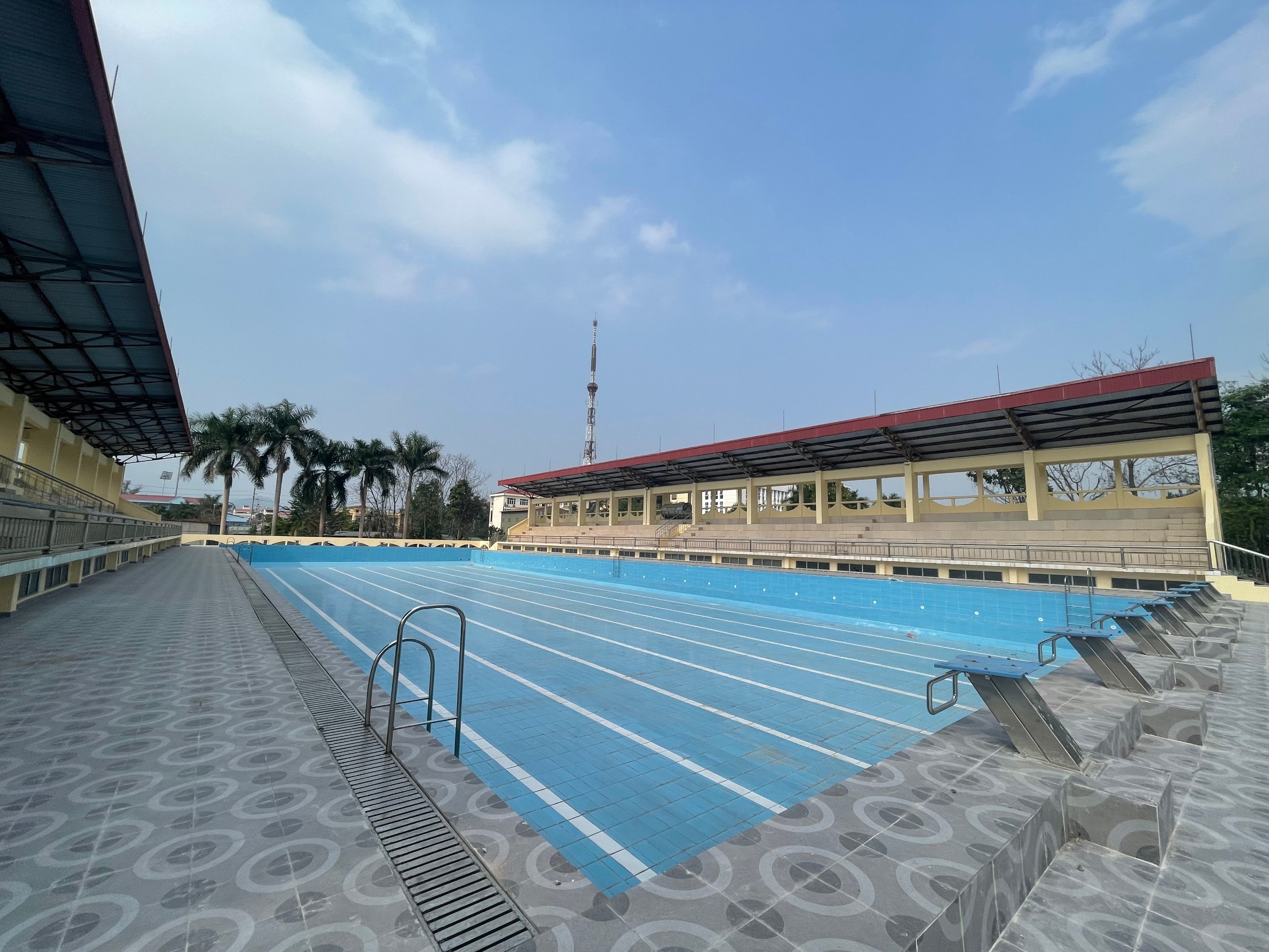 Bể bơi lớn nhất Hòa Bình sắp hoạt động trở lại sau nhiều năm bỏ hoang