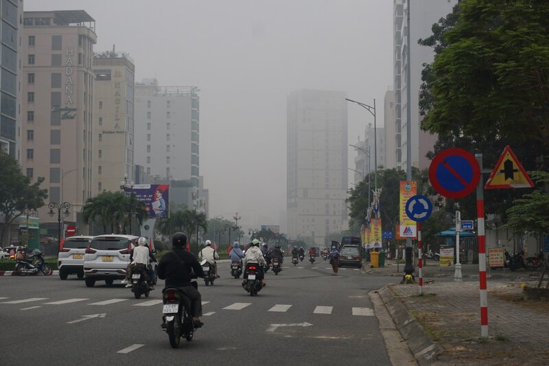 Sương mù xuất hiện tại đường biển Võ Nguyên Giáp TP Đà Nẵng.
