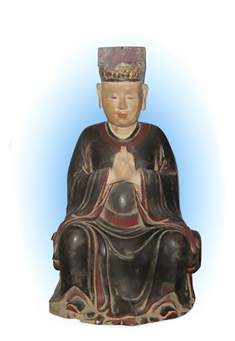 Tương truyền, đây là tượng tạc chân dung Thiền sư Tuệ Tĩnh. Ảnh: Tư liệu