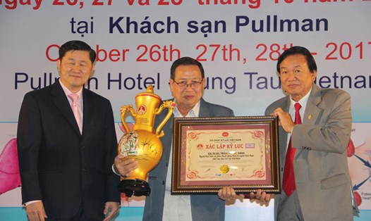 Giáo sư Trần Ngọc Sinh được xác lập 2 kỷ lục về ghép thận tại Việt Nam. Ảnh: Nhân vật cung cấp
