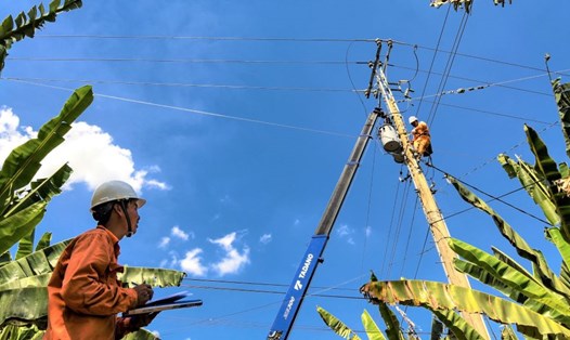 EVNSPC chỉ đạo các công ty điện lực phía Nam phải hoàn thành công tác bảo trì, sửa chữa lưới điện trước 31.3.2024. Ảnh: EVNSPC
