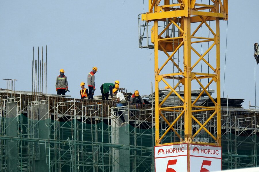 Ngành công nghiệp và xây dựng của Phú Thọ đóng góp điểm % cao trong GRDP. Ảnh: Tô Công.